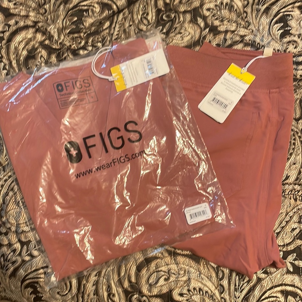 Figs set mauve color size small Livingston basic pant and casks three pocket top